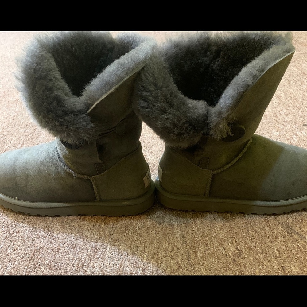 bailey button GREY uggs - Picture 7 of 9